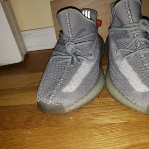 Yeezy sneaker size 8.5 men great condition!